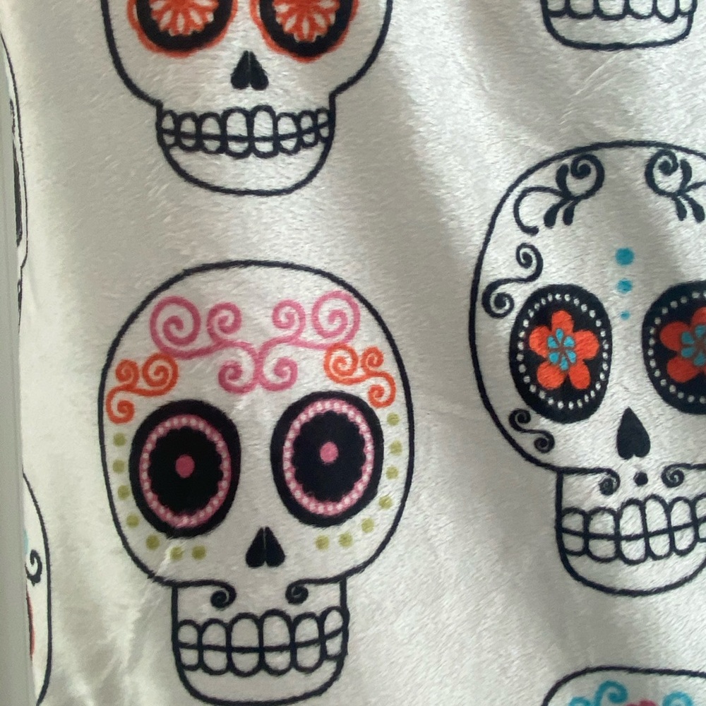 Halloween Blanket Throw Sugar Skull Sherpa 50”x70” - Picture 6 of 7